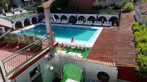 Hostal B&B The Sun Swimming & Pool
