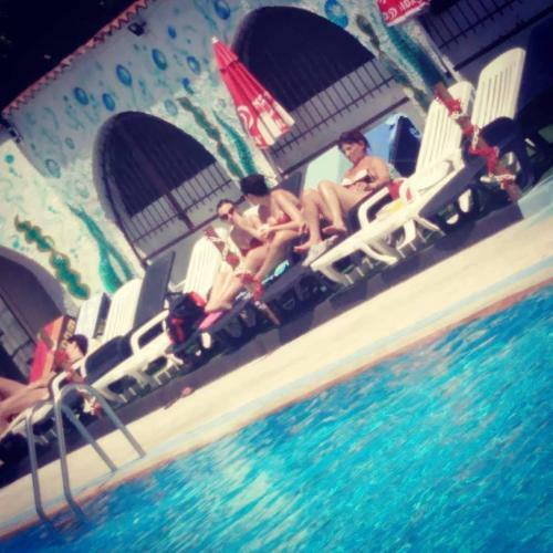 Hostal B&B The Sun Swimming & Pool