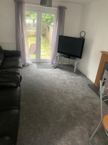 Impeccable 4-bed House Next Door To The Liberty