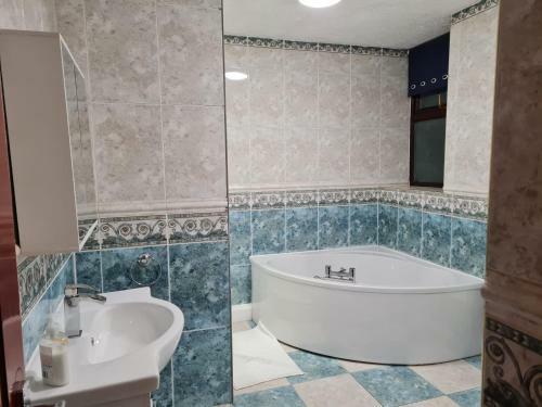 Home From Home 3 Bed Spacious Apartment In Swansea