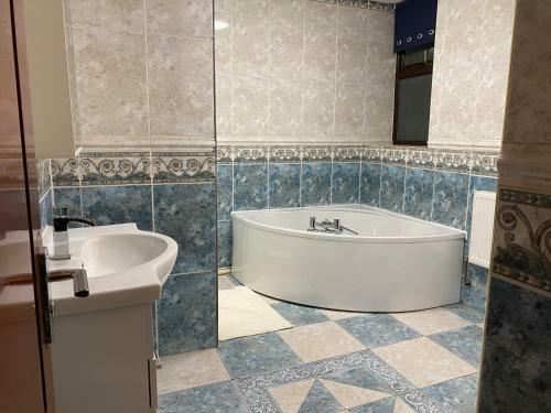 Home From Home 3 Bed Spacious Apartment In Swansea