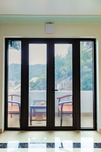 Dzung Lai Bay View Hotel