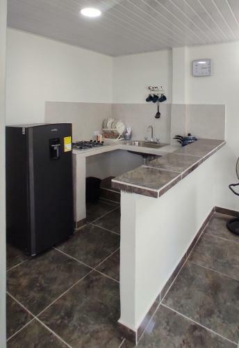 Hermoso Apartamento Con Servicios Y Garaje.