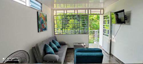 Hermoso Apartamento Con Servicios Y Garaje.