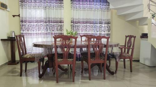 Hostal Airport Residence Inn