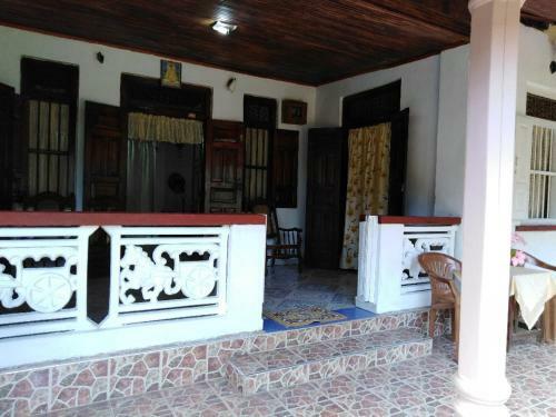 Antique House