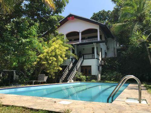 Hostal Poppy Garden Villa