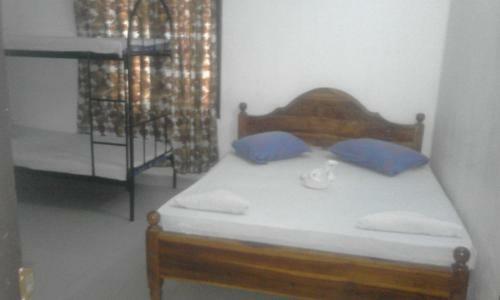 Bed & Breakfast Airport Budget Backpackers Hostel