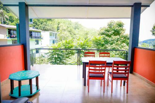 Hotel Mirabe Kandy By Funk Bunk