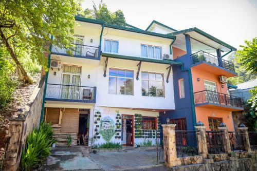 Hotel Mirabe Kandy By Funk Bunk