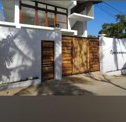Hostal Kings Marine Sk Town