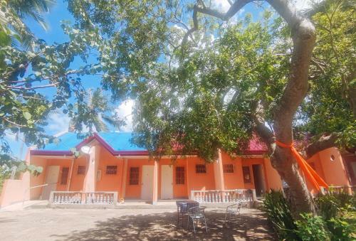 Hotel Warren's Beach Resort San Remigio