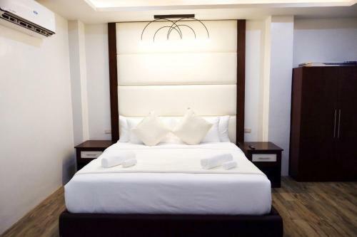Posada D And R Travellers Inn
