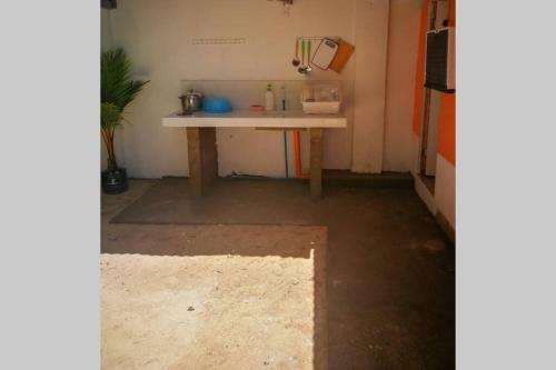 Apartamento One Beachfront Room In Daanbantayan With Stand Fan