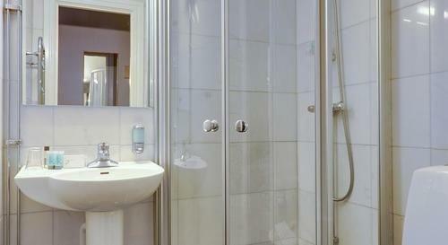 Crystal Plaza Hotel