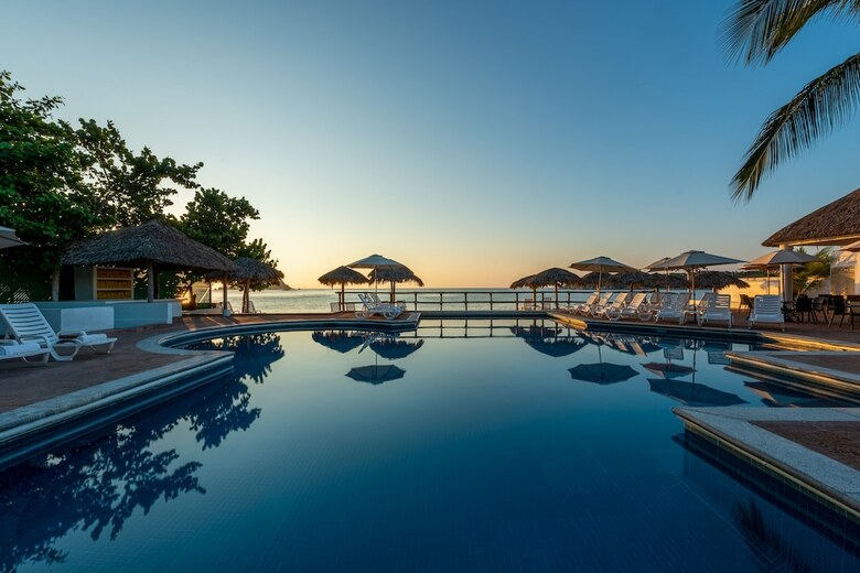 Hotel Crown Pacific Huatulco All Inclusive