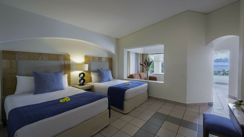 Hotel Crown Pacific Huatulco All Inclusive