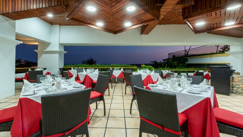 Hotel Crown Pacific Huatulco All Inclusive