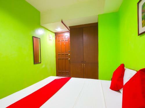 Hotel Vaccinated Staff - Oyo 677 Roseate Pensione