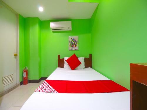 Hotel Vaccinated Staff - Oyo 677 Roseate Pensione