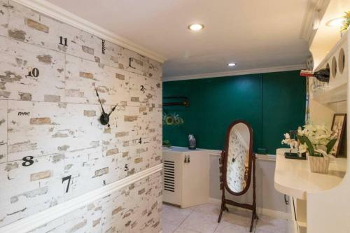 Apartamento Hideaway , All You Need, And Nothing You Don't