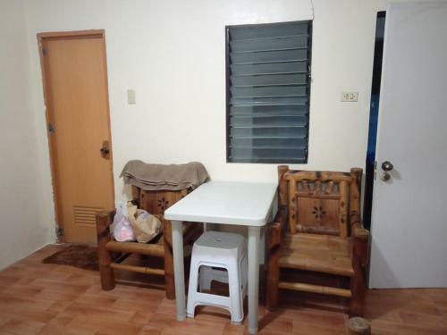 Anilao Port Transient House