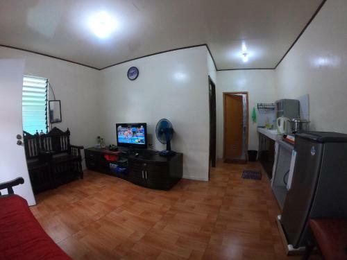 Anilao Port Transient House