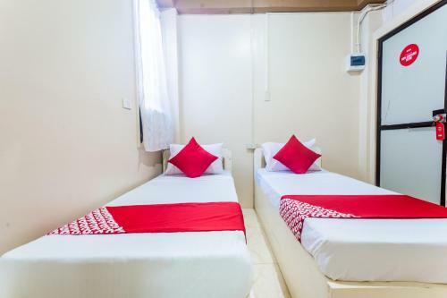 Hotel Vaccinated Staff-oyo 569 Alt Complex