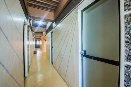 Hotel Vaccinated Staff-oyo 569 Alt Complex