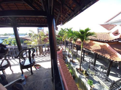 Villa Nh� C? Di�n S?n (dien Son Ancient House)