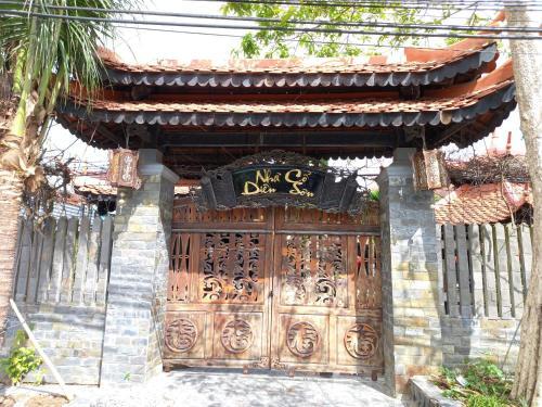 Villa Nh� C? Di�n S?n (dien Son Ancient House)