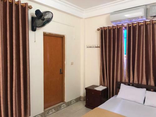 Bed & Breakfast V A Motel