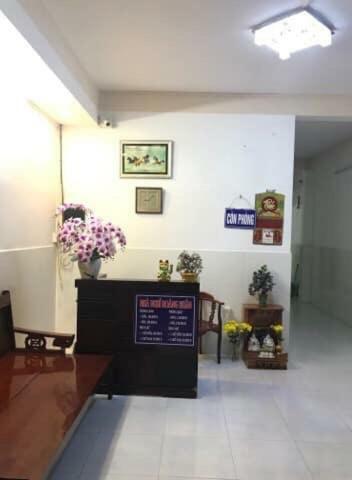Hotel Nh� Ngh? Ho�ng Hu�n