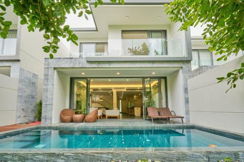 Stunning 3-bedroom Golf View Villa
