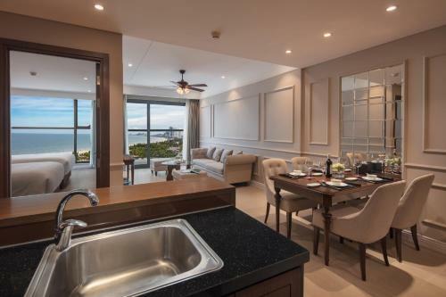 Nunn Luxury Apartment Da Nang Beach