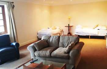 Skylark Hotel