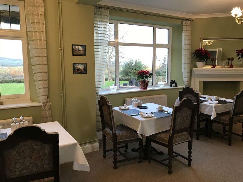 Bed & Breakfast Cedar House