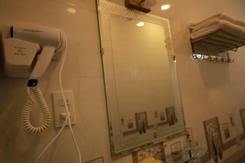 Ves - Pa Luxury Hotel