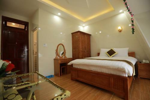 Ves - Pa Luxury Hotel