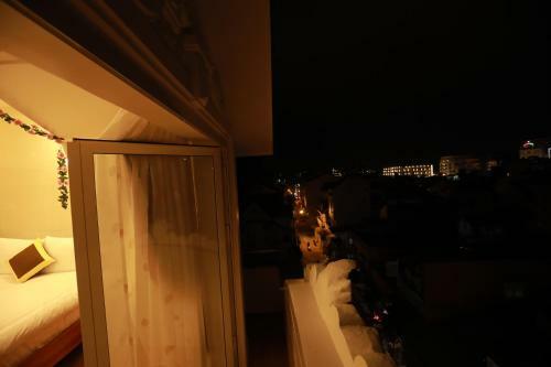 Ves - Pa Luxury Hotel