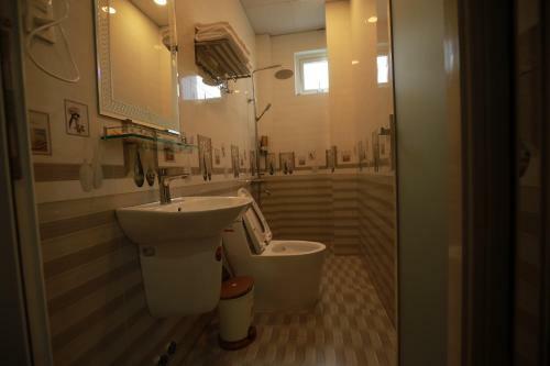 Ves - Pa Luxury Hotel