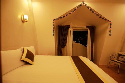 Ves - Pa Luxury Hotel