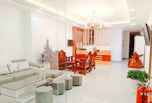 ??ng Ti?n Hotel ?� L?t