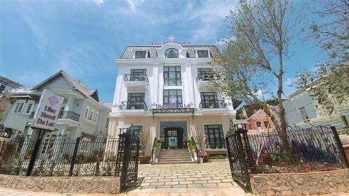 Kh�ch S?n Lilac Hotel ?� L?t