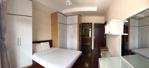 Asahi Luxstay - Royal City Apartment