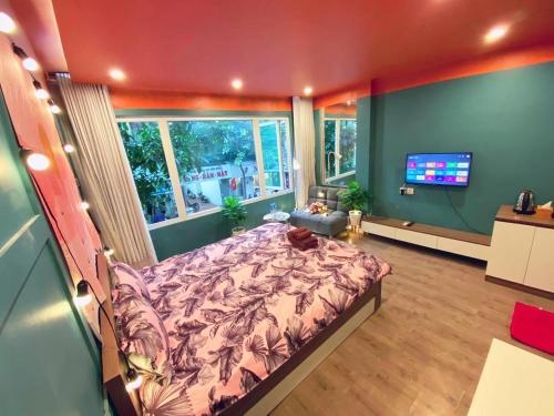 Mayhouse - Street View 02