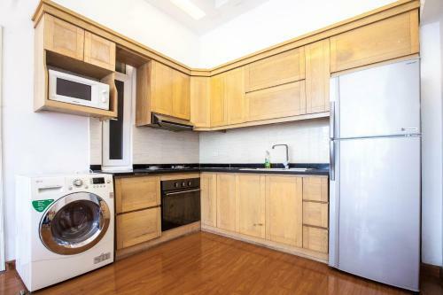 Luxury 2brs Apartment?lakeside?bigbalcony?fullfacilities?hottub