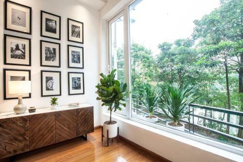 Luxury 2brs Apartment?lakeside?bigbalcony?fullfacilities?hottub