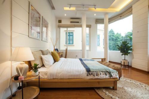 Luxury 2brs Apartment?lakeside?bigbalcony?fullfacilities?hottub