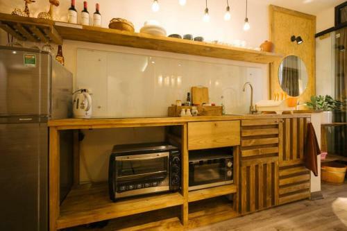 Apartamento Lotushomestayhanoi - Wood & White